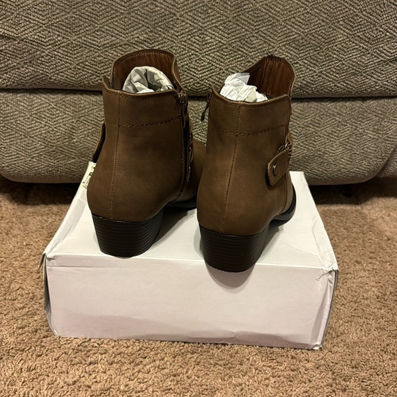 NIB Luoika size 8Wide Width Women’s Brown Ankle Boots - Picture 8 of 9